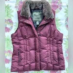 *NWT* Eddie Bauer faux fur down vest. Burgundy. In size medium.
